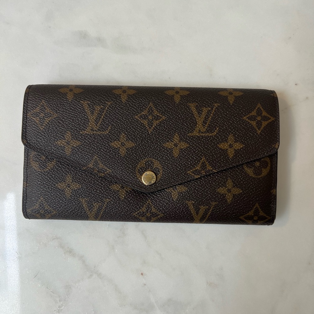 Louis Vuitton Wallet w/ snap closure